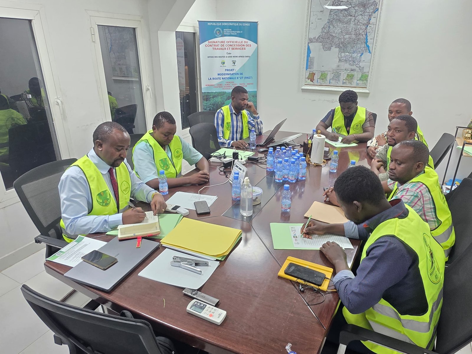 Réunion préparatoire avant le lancement des travaux de traitement des nids-de-poule à Kinshasa