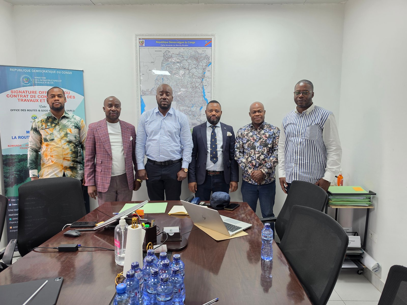Sud-Kivu : CEGEAU SARL échange avec le Ministre provincial des Infrastructures sur l’évolution des travaux