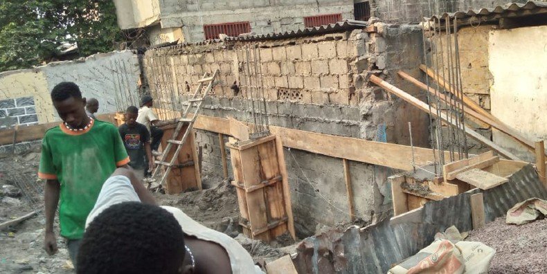 Construction de 4 blocs de latrines publiques à Kisangani par CEGEAU Sarl